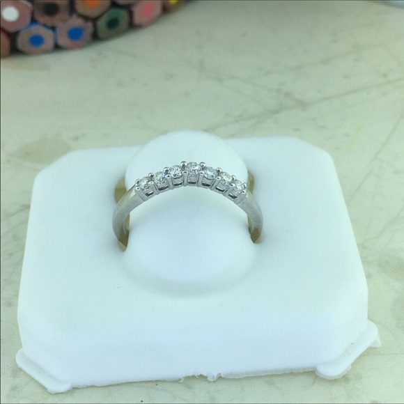 Ladies 14k White Gold VS Quality Diamonds Band - Picture 5 of 6